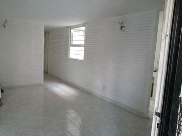 BONITA CASA DUPLEX A 10 MINUTOS DEL AEROPUERTO.