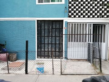 BONITA CASA DUPLEX A 10 MINUTOS DEL AEROPUERTO.