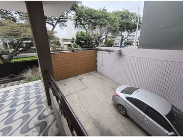 MIRAFLORES LA AURORA CASA EN VENTA