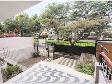 MIRAFLORES LA AURORA CASA EN VENTA