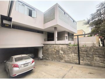 MIRAFLORES LA AURORA CASA EN VENTA