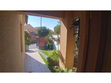 HERMOSA CASA EN VENTA, VALLE  LO CAMPINO, QUILICURA    UF 5.540
