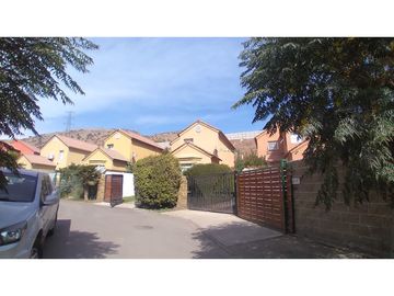 HERMOSA CASA EN VENTA, VALLE  LO CAMPINO, QUILICURA    UF 5.540