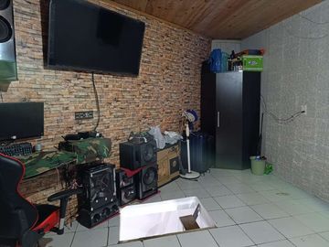 Casa con Departamento en venta en Merlo Norte