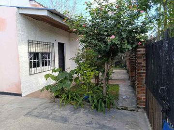 Casa con Departamento en venta en Merlo Norte