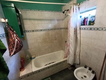 Casa con Departamento en venta en Merlo Norte