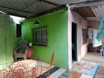 Casa con Departamento en venta en Merlo Norte