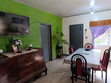Casa con Departamento en venta en Merlo Norte