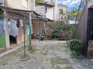 Casa con Departamento en venta en Merlo Norte