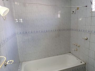 Casa con Departamento en venta en Merlo Norte