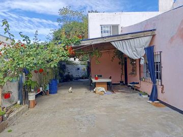 Casa con Departamento en venta en Merlo Norte