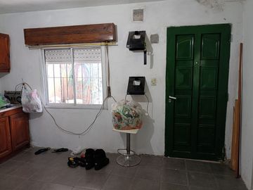 Casa con Departamento en venta en Merlo Norte