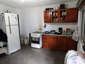 Casa con Departamento en venta en Merlo Norte