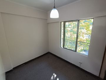 AMPLIO DEPARTAMENTO EN VENTA EN DIAGONAL FRENTE A PLAZA PERÚ