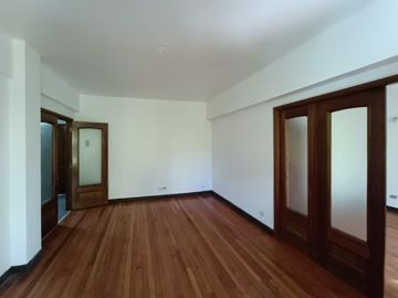 AMPLIO DEPARTAMENTO EN VENTA EN DIAGONAL FRENTE A PLAZA PERÚ