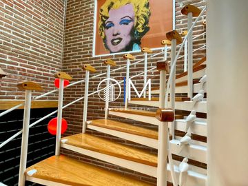 Casa de artista en Santa Rosa con amplios espacios y vista ESPECTACULAR