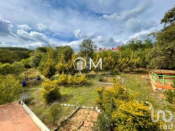 Casa de artista en Santa Rosa con amplios espacios y vista ESPECTACULAR