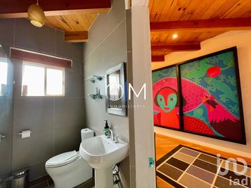 Casa de artista en Santa Rosa con amplios espacios y vista ESPECTACULAR