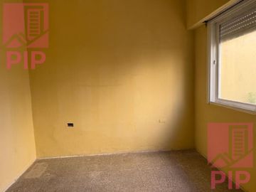Casa  en Venta Villa Sarmiento / Moron (B110 1148)
