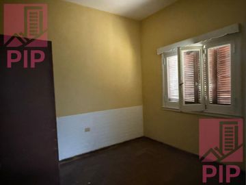 Casa  en Venta Villa Sarmiento / Moron (B110 1148)