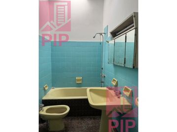 Casa  en Venta Villa Sarmiento / Moron (B110 1148)