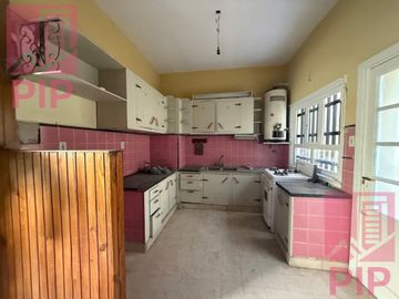 Casa  en Venta Villa Sarmiento / Moron (B110 1148)