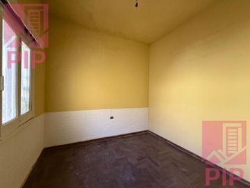 Casa  en Venta Villa Sarmiento / Moron (B110 1148)
