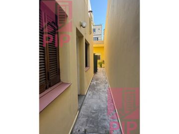 Casa  en Venta Villa Sarmiento / Moron (B110 1148)