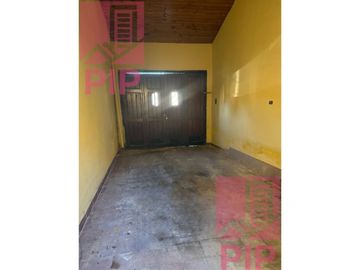 Casa  en Venta Villa Sarmiento / Moron (B110 1148)