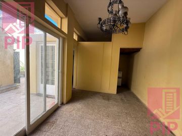 Casa  en Venta Villa Sarmiento / Moron (B110 1148)