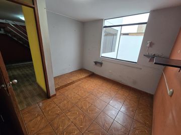 VENDO CASA EN CERCADO DE LIMA