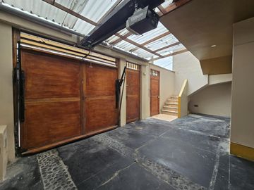 VENDO CASA EN CERCADO DE LIMA