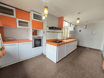 VENDO CASA EN CERCADO DE LIMA