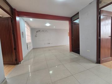 VENDO CASA EN CERCADO DE LIMA
