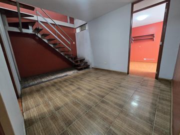 VENDO CASA EN CERCADO DE LIMA