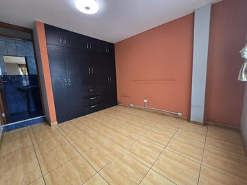 VENDO CASA EN CERCADO DE LIMA