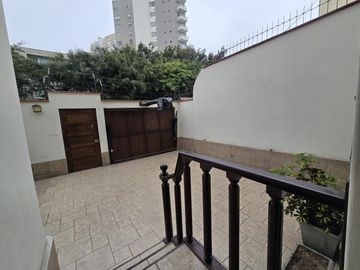 ALQUILO CASA EN SAN ISIDRO