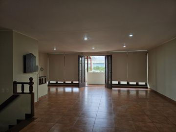 ALQUILO CASA EN SAN ISIDRO