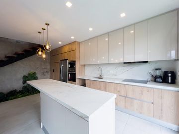 VENTA CASA 3 DORMITORIOS 184 m² conjunto privado, Alta vista de Nayón.