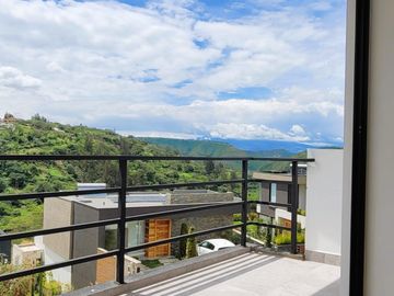 VENTA CASA 3 DORMITORIOS 184 m² conjunto privado, Alta vista de Nayón.