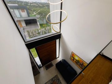 VENTA CASA 3 DORMITORIOS 184 m² conjunto privado, Alta vista de Nayón.