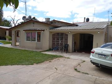 Casa en venta - 4 Dormitorios 3 Baños - 9 de Abril