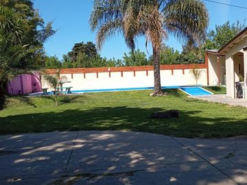 Casa en venta - 4 Dormitorios 3 Baños - 9 de Abril