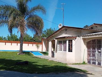 Casa en venta - 4 Dormitorios 3 Baños - 9 de Abril