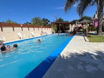 Casa en venta - 4 Dormitorios 3 Baños - 9 de Abril