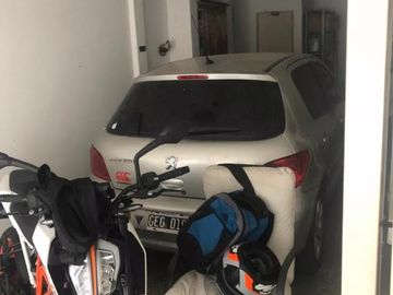 Casa en venta - 3 Dormitorios 2 Baños 2 Cocheras - La Plata
