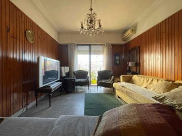 Casa en venta - 3 Dormitorios 2 Baños 2 Cocheras - La Plata