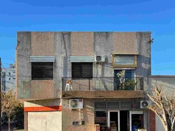 Casa en venta - 3 Dormitorios 2 Baños 2 Cocheras - La Plata