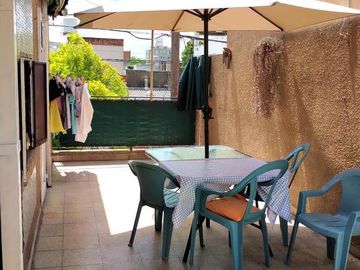 Casa en venta - 3 Dormitorios 2 Baños 2 Cocheras - La Plata