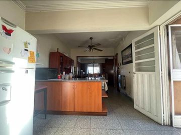 Casa en venta - 3 Dormitorios 2 Baños 2 Cocheras - La Plata